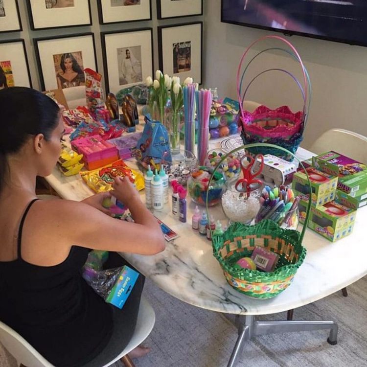 Kim-Kardashian-arranges-an-easter-hunt-for-Nori.jpg