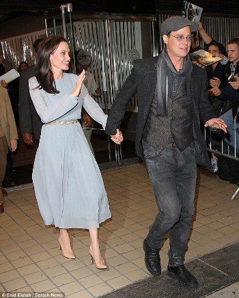 angelina_jolie_brad_pitt_5411_b5602.jpg