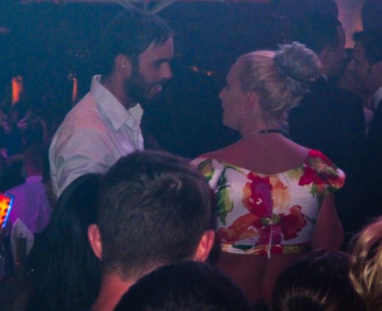 britney-spears-cade-hudson-las-vegas-party-01_3b873.jpg
