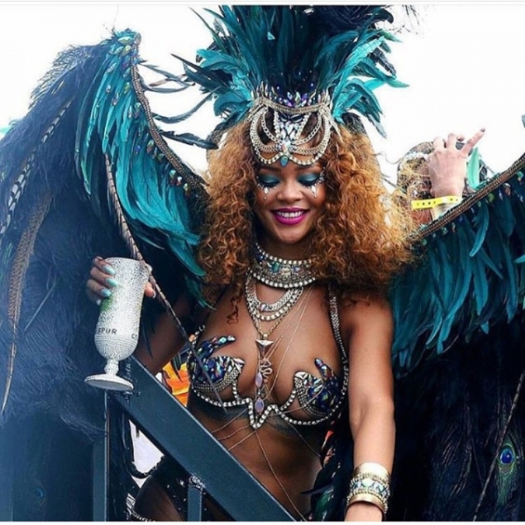 rihanna-carinval.jpg