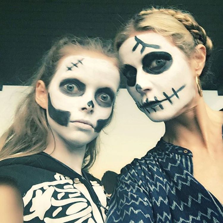 halloween_gwyneth_paltrow_with_apple_2015_bb61d.jpg