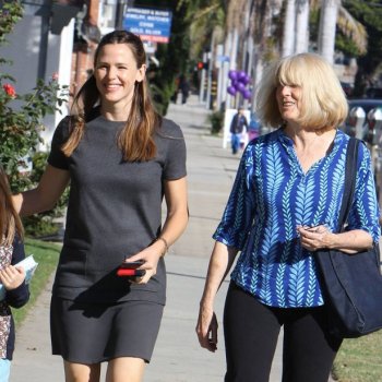 jennifer-garner-ben-affleck-mother-pregnant-baby-bump-006.jpg