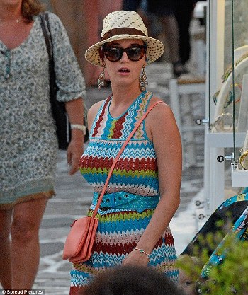 katy-perry-mykonos4.jpg