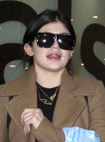 kylie-jenner-no-make-up-02_bebc7.jpg
