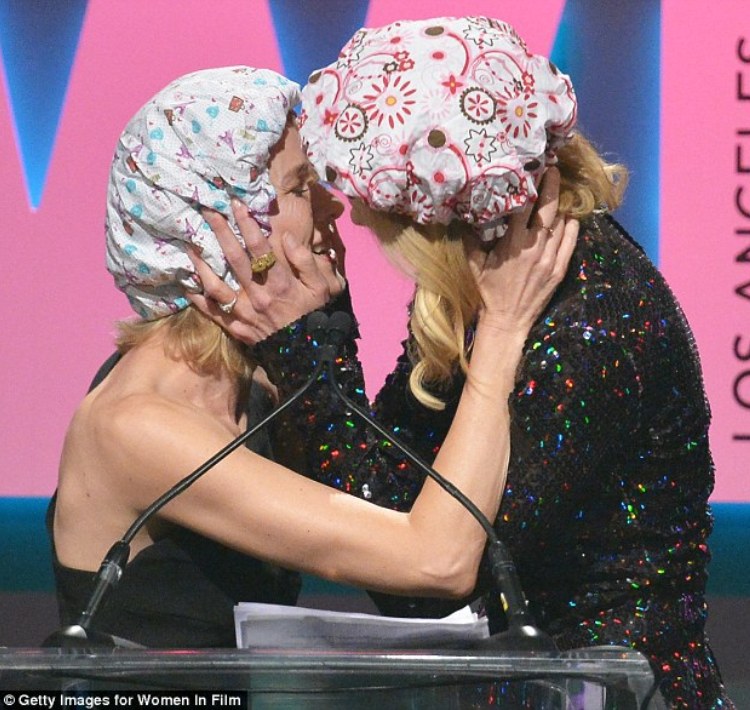 nicole-kidman-naomi-watts-kiss4.jpg