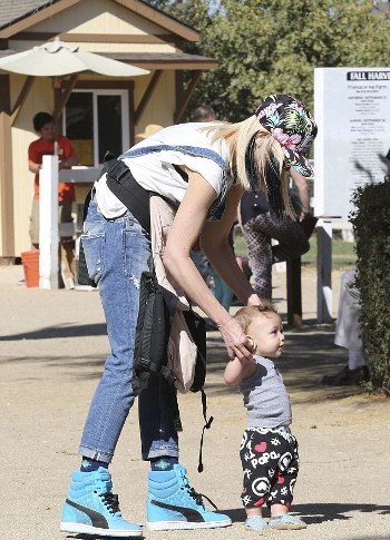 1414374955415_Image_galleryImage_Gwen_Stefani_and_Gavin_Ro.jpg