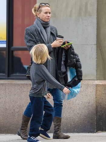 1415653758554_Image_galleryImage_Naomi_Watts_spotted_out_w.JPG