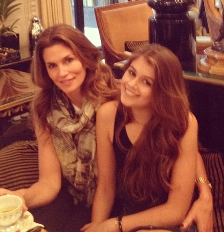 23768DB000000578-0-Spitting_image_Cindy_Crawford_s_doppelganger_daughter_Kaia_Gerbe-22_1416834574369.jpg