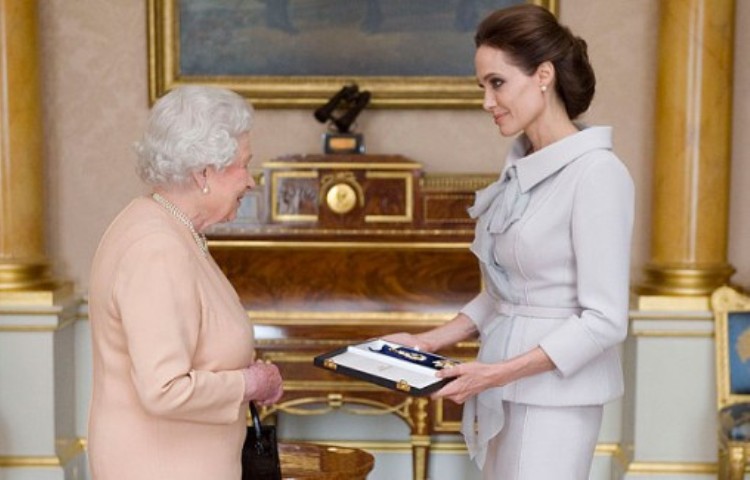 734191_POTD-Jolie_3068796b.jpg