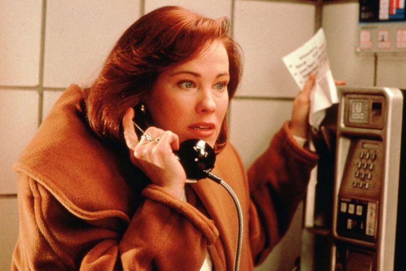 Catherine O’Hara: «Νομίζω ότι ένα από τα πιο σέξι πράγματα που μπορεί να μοιραστεί ένα ζευγάρι είναι το γέλιο»