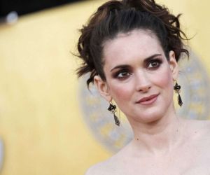 Winona Ryder: «Όσο μεγαλώνεις, τόσο λιγότερο ανησυχείς για το τι σκέφτονται οι άλλοι για σένα»