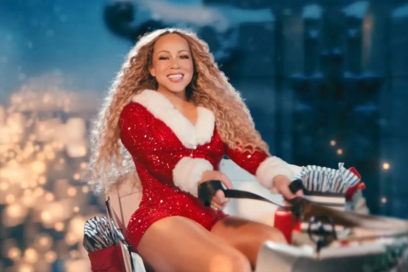 2.733.230 views σε μόλις 2 μέρες για το “It’s Time” της Mariah Carey που ανακηρύσσει επισήμως τη γιορτινή περίοδο