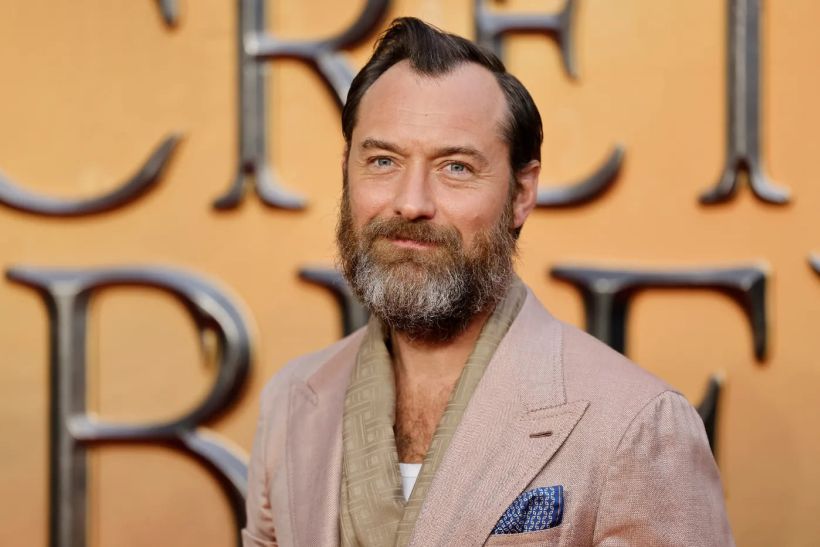 Jude Law: «Είναι αλήθεια, δεν έγινα διάσημος μέχρι που έβγαλα τα ρούχα μου»