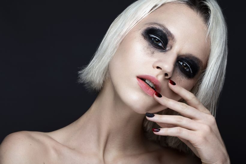 Το messy smoky eye είναι το μακιγιάζ που υιοθετώ όταν θέλω κάτι cool, sexy και ανεπιτήδευτο.