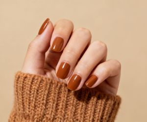 Caramel Nails: Η πιο γλυκιά τάση μανικιούρ για το φθινόπωρο 2025 & τον χειμώνα 2026