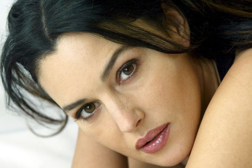 Monica Bellucci: «Ομορφιά δεν είναι να είσαι τέλειος, είναι να γιορτάζεις την ατομικότητά σου» - αντλούμε έμπνευση από μια υπέροχη γυναίκα