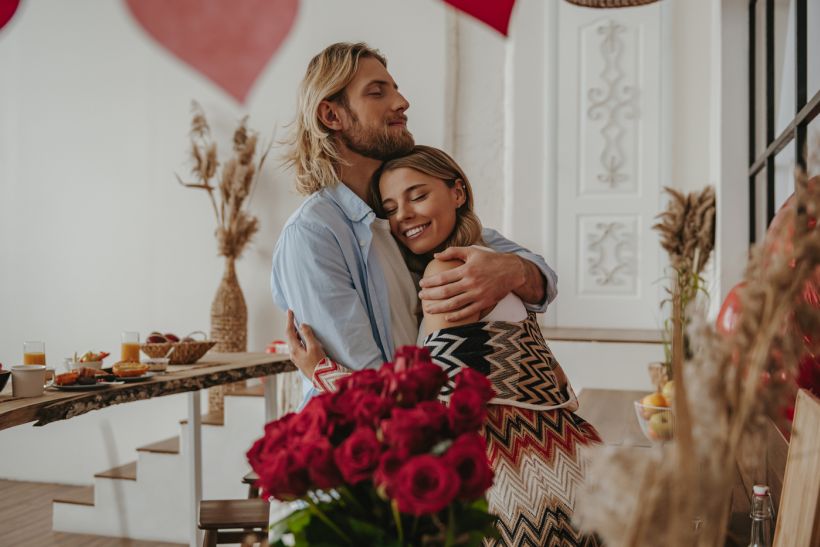 Valentine’s Day Deco: Πώς κατάφερα να φέρω τον ρομαντισμό στο σπίτι χωρίς να γίνει… κιτς (και χωρίς να ξοδέψω μια περιουσία)