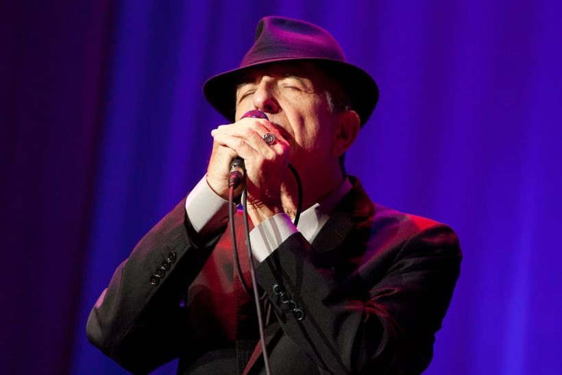 Leonard Cohen: «Υπάρχουν στιγμές που μπορούμε να συμφιλιωθούμε και να αγκαλιάσουμε όλο το χάος»