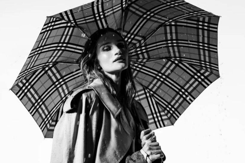 Burberry Trench: Το πιο εμβληματικό πανωφόρι γιορτάζει 170 χρόνια