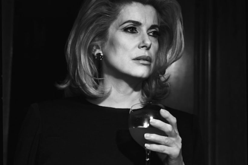 Catherine Deneuve: «Η αγάπη είναι βάσανο. Η μία πλευρά πάντα αγαπά περισσότερο»