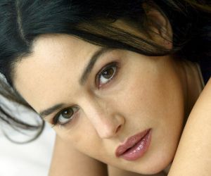 Monica Bellucci: «Ομορφιά δεν είναι να είσαι τέλειος, είναι να γιορτάζεις την ατομικότητά σου» - αντλούμε έμπνευση από μια υπέροχη γυναίκα