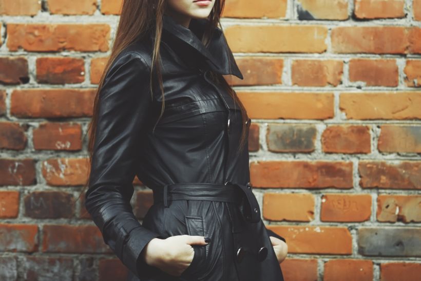 Το δερμάτινο trench coat είναι ο απόλυτος πρωταγωνιστής της σεζόν