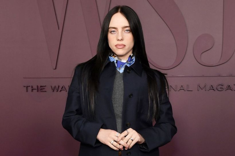 H Billie Eilish παραλαμβάνοντας το “Music Innovator Award” αναρωτήθηκε φωναχτά: "if you're a billionaire, why are you a billionaire?"