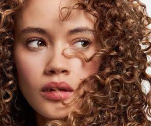 Curly hair, don't care: Πώς τα σγουρά μαλλιά σου θα λάμπουν κάθε μέρα