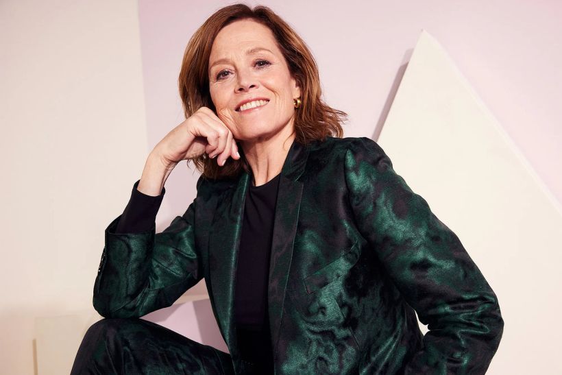 Sigourney Weaver: «Δεν υπάρχει ένας τρόπος να είσαι γυναίκα ή να είσαι ο εαυτός σου. Μπορείς να κάνεις ό,τι θέλεις»