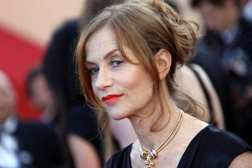 Isabelle Huppert: «Το θέατρο είναι σαν την ορειβασία. Ποτέ δεν ξέρεις αν θα πέσεις ή θα φτάσεις στην κορυφή»