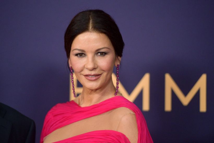 Εμπνέομαι από τη γοητεία της Catherine Zeta-Jones και για αυτό σου αποκαλύπτω τα διαχρονικά μυστικά ομορφιάς της