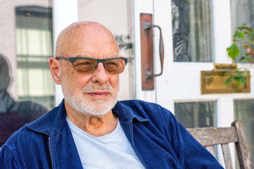 Ο Brian Eno δίνει φωνή σε ένα παλαιστινιακό νανούρισμα για τη Γάζα