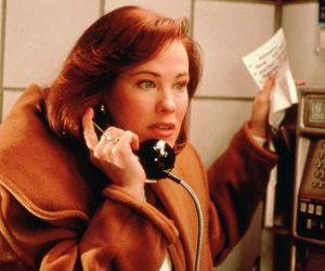 Catherine O’Hara: «Νομίζω ότι ένα από τα πιο σέξι πράγματα που μπορεί να μοιραστεί ένα ζευγάρι είναι το γέλιο»