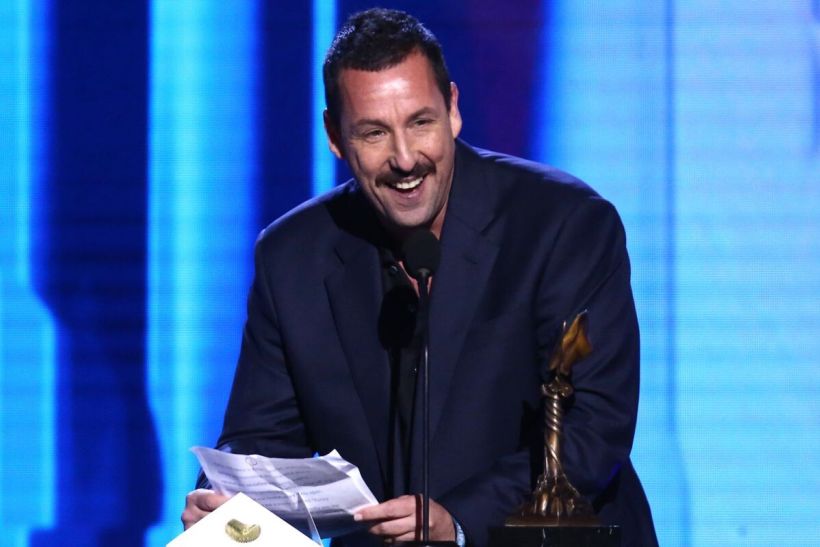 Adam Sandler: «Μερικές φορές δεν μπορείς να δώσεις προτεραιότητα στην οικογένειά σου και νιώθεις ενοχές» Adam Sandler