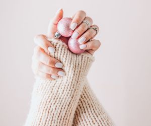 Από τον Νοέμβρη στον Δεκέμβρη: Τα nail trends που σηματοδοτούν επίσημα την έναρξη της γιορτινής σεζόν