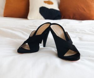 Peep-Toe Γόβες: Η Επιστροφή του πιο θηλυκού παπουτσιού της δεκαετίας