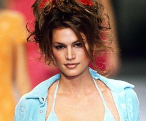 Cindy Crawford: «Το πρόσωπο που έχεις στα 25 είναι αυτό που σου έδωσε ο Θεός, αλλά το πρόσωπο που έχεις μετά τα 50 είναι αυτό που κέρδισες»