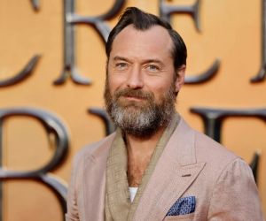 Jude Law: «Είναι αλήθεια, δεν έγινα διάσημος μέχρι που έβγαλα τα ρούχα μου»