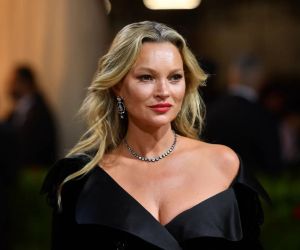 Η Kate Moss στα 52: Γιατί το αιώνιο It-Girl μας εμπνέει να ζούμε με στυλ (και αυθεντικότητα)