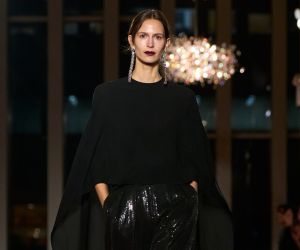 45 Χρόνια Michael Kors: Η κληρονομιά του οίκου συνεχίζει να συνομιλεί με την λάμψη
