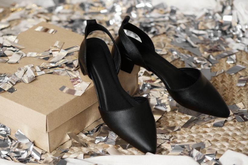 Flat slingbacks: Τα chic παπούτσια που θα φορέσω για να είμαι άνετη στο ρεβεγιόν