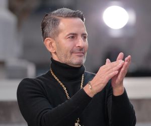 Marc Jacobs: «Τα ρούχα δεν σημαίνουν τίποτα μέχρι να ζήσει κάποιος μέσα σε αυτά»