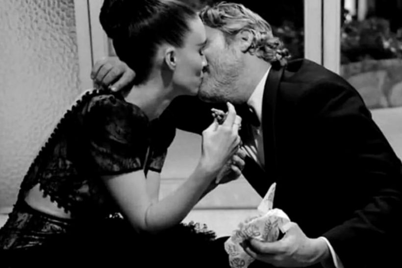Τι μας έμαθε η σχέση του Joaquin Phoenix και της Rooney Mara: Ποτέ μην μένεις στην πρώτη εντύπωση