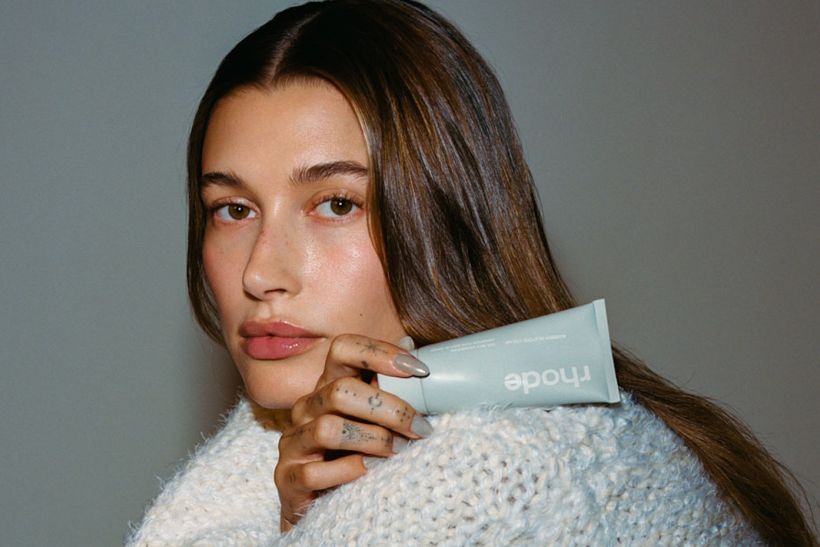 Hailey Bieber: Μόλις φόρεσε το lingerie με τον πιο fashionable τρόπο