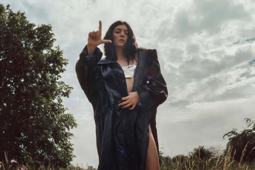 Style icon: Η Lorde γίνεται 31 και είναι πιο κομψή από ποτέ
