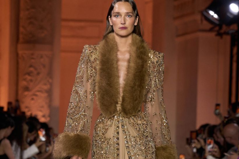 Τα must‑have φορέματα που με κρατούν ζεστή και stylish τον χειμώνα
