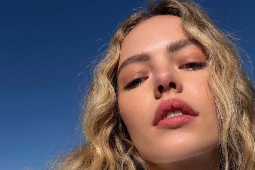 Blurred matte lips