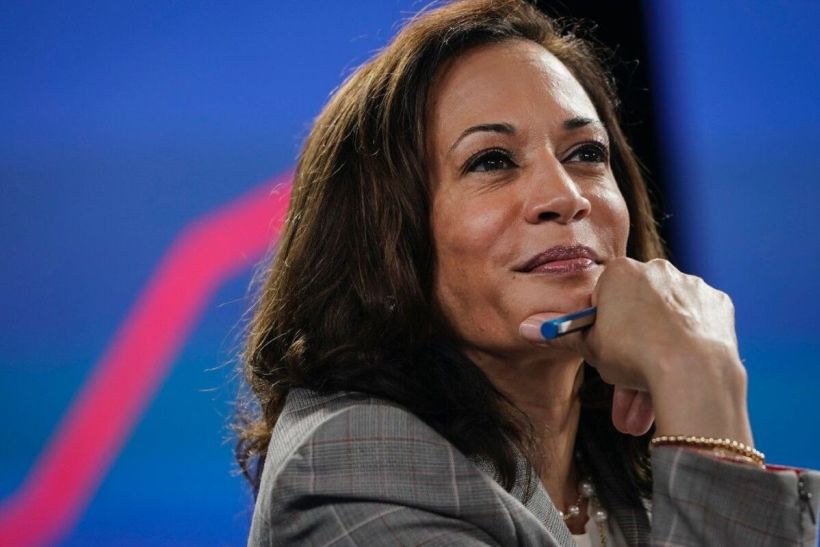 Kamala Harris: «Θέλω να γνωρίζουν οι νέες γυναίκες ότι έχουν δύναμη και η φωνή τους έχει σημασία»