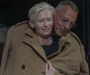 Tilda Swinton: «Αυτή η έκθεση είναι γεμάτη φαντάσματα. Αφορά το να ζεις με τα φαντάσματα και να συνεχίζεις να συνομιλείς μαζί τους»