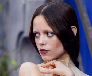 Jenna Ortega: «Οι νέοι δυσκολεύονται να βρουν, 'Τι κάνει τη φωνή μου να ξεχωρίζει;'»